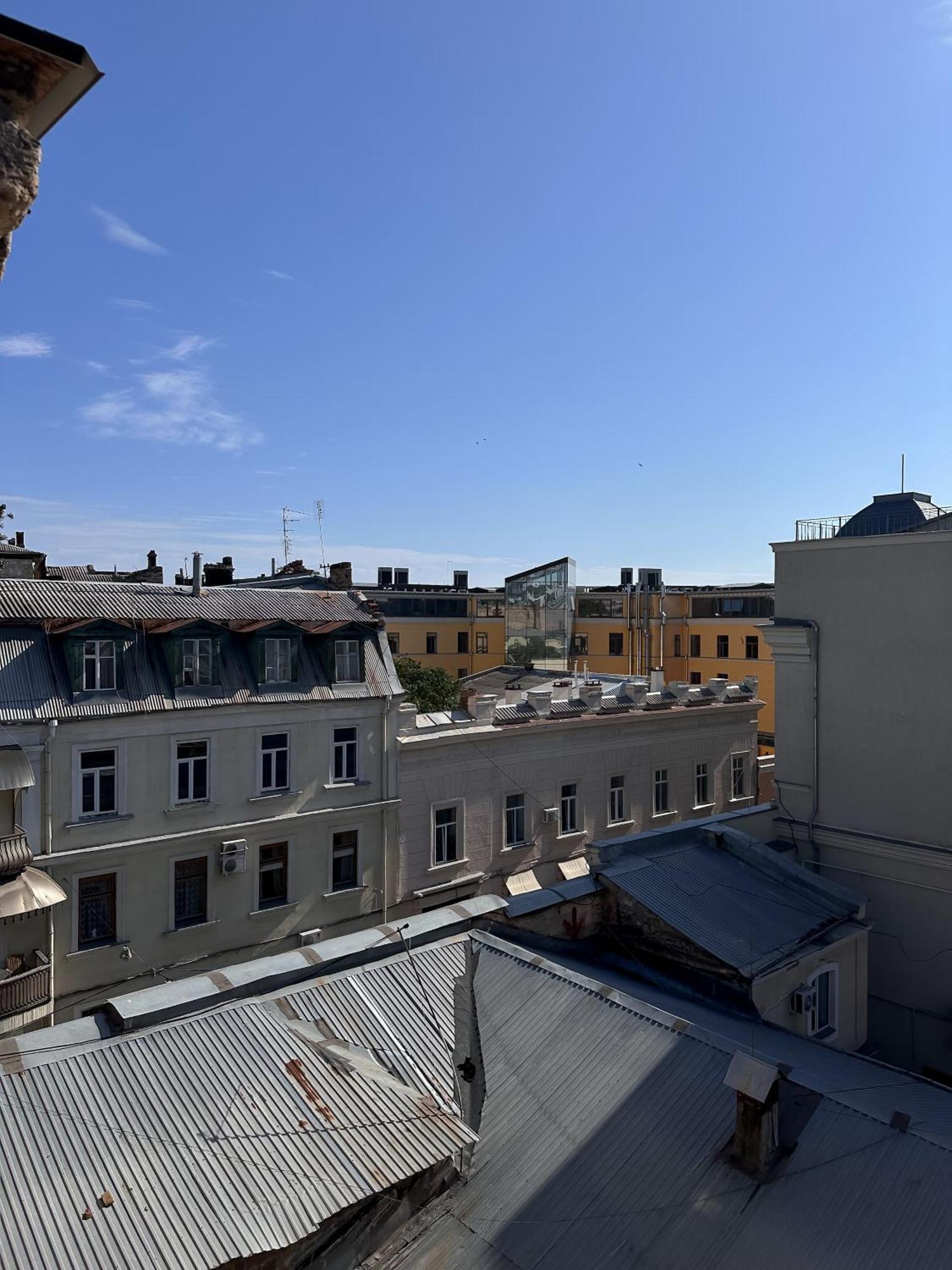 White Door Apartments Heart Of Odessa 4 Экстерьер фото